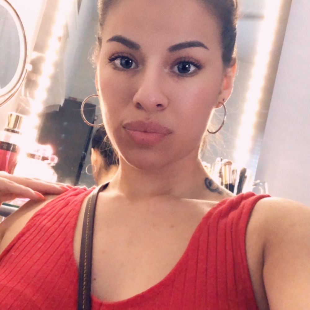 Meet your Posher, Crystal